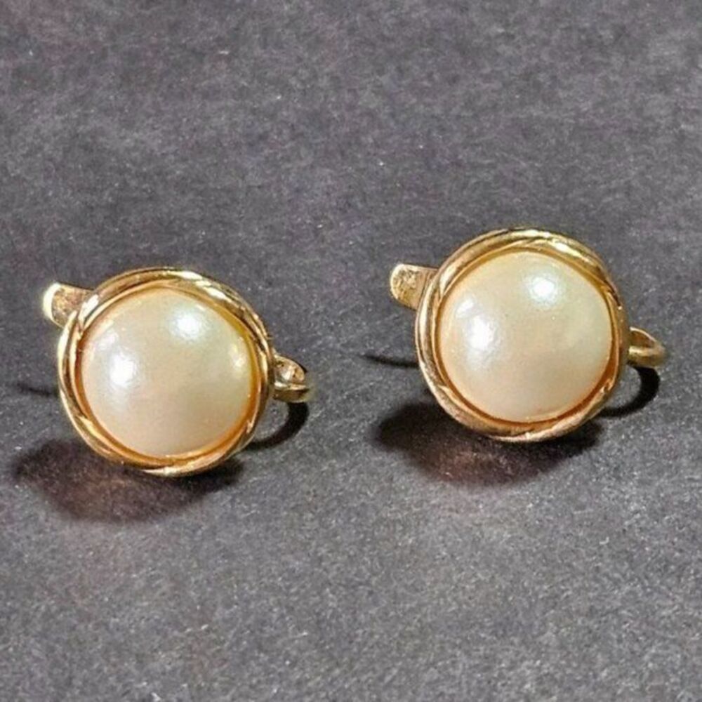 Vintage gold tone faux pearl clip on earrings
